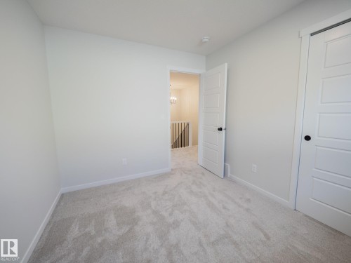 947 18 Avenue, Edmonton, AB - Indoor Photo Showing Other Room