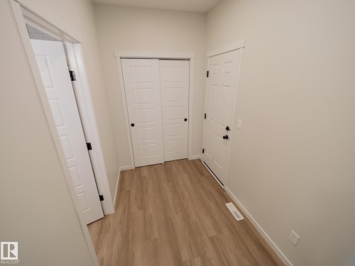 947 18 Avenue, Edmonton, AB - Indoor Photo Showing Other Room