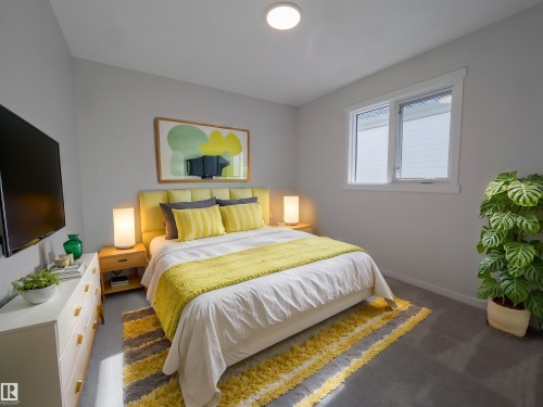 947 18 Avenue, Edmonton, AB - Indoor Photo Showing Bedroom