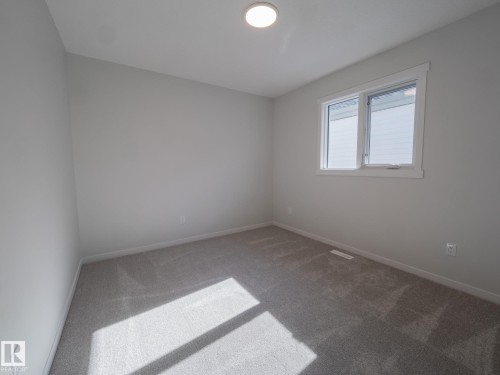 947 18 Avenue, Edmonton, AB - Indoor Photo Showing Other Room