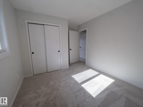 947 18 Avenue, Edmonton, AB - Indoor Photo Showing Other Room