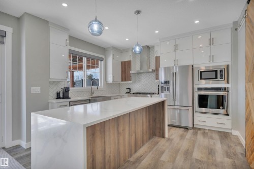 15 Promenade Point(E), Beaumont, AB - Indoor Photo Showing Kitchen With Upgraded Kitchen
