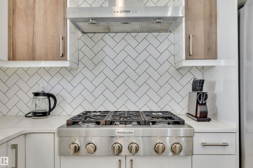 15 Promenade Point(E), Beaumont, AB - Indoor Photo Showing Kitchen