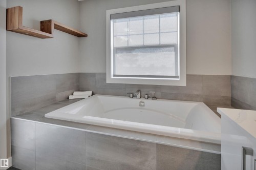 15 Promenade Point(E), Beaumont, AB - Indoor Photo Showing Bathroom