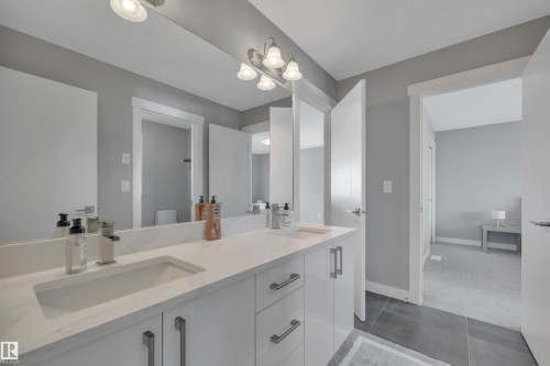 15 Promenade Point(E), Beaumont, AB - Indoor Photo Showing Bathroom