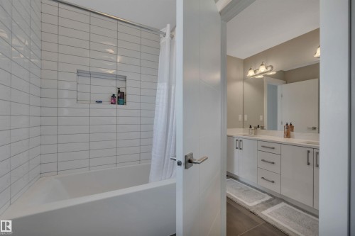 15 Promenade Point(E), Beaumont, AB - Indoor Photo Showing Bathroom
