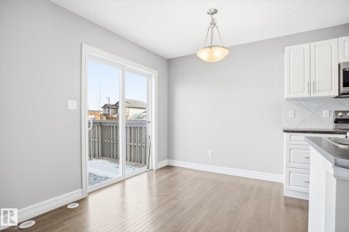 6861 Cardinal Link, Edmonton, AB - Indoor Photo Showing Kitchen