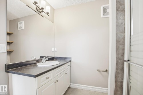6861 Cardinal Link, Edmonton, AB - Indoor Photo Showing Bathroom
