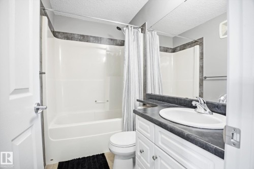 6861 Cardinal Link, Edmonton, AB - Indoor Photo Showing Bathroom