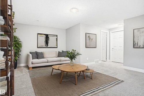 6861 Cardinal Link, Edmonton, AB - Indoor Photo Showing Living Room