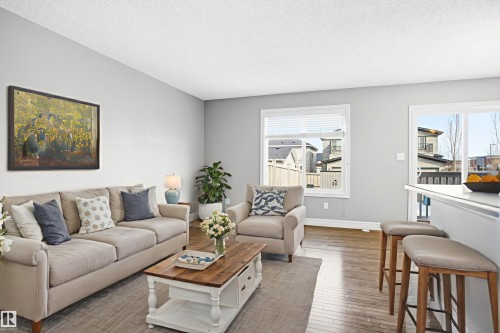 6861 Cardinal Link, Edmonton, AB - Indoor Photo Showing Living Room