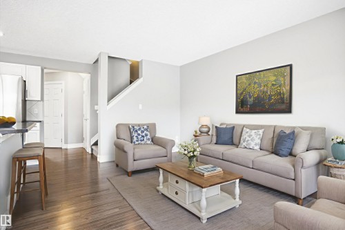 6861 Cardinal Link, Edmonton, AB - Indoor Photo Showing Living Room