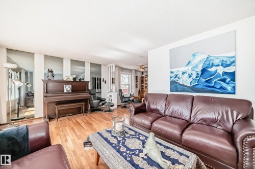 4208 37 Avenue, Leduc, AB - Indoor Photo Showing Living Room