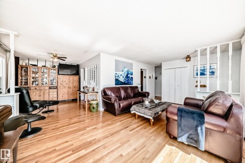 4208 37 Avenue, Leduc, AB - Indoor Photo Showing Living Room