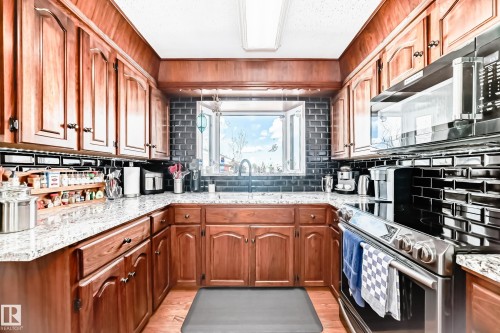 4208 37 Avenue, Leduc, AB - Indoor Photo Showing Kitchen