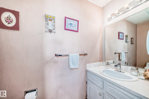 4208 37 Avenue, Leduc, AB - Indoor Photo Showing Bathroom