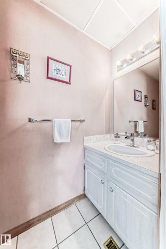 4208 37 Avenue, Leduc, AB - Indoor Photo Showing Bathroom
