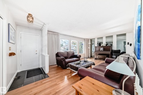 4208 37 Avenue, Leduc, AB - Indoor Photo Showing Living Room