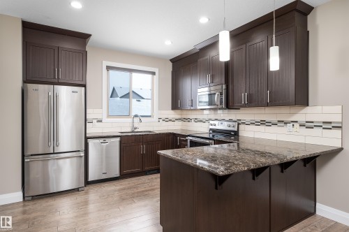 76 Gilmore Way, Spruce Grove, AB - Indoor Photo Showing Kitchen With Upgraded Kitchen