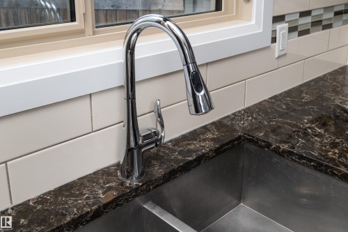 76 Gilmore Way, Spruce Grove, AB -  Photo Showing Kitchen