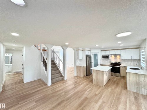 2908 44A Avenue, Edmonton, AB - Indoor Photo Showing Kitchen With Upgraded Kitchen