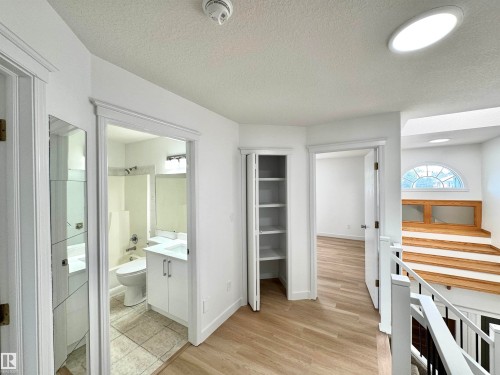 2908 44A Avenue, Edmonton, AB - Indoor Photo Showing Bathroom