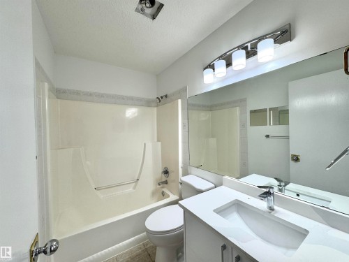 2908 44A Avenue, Edmonton, AB - Indoor Photo Showing Bathroom