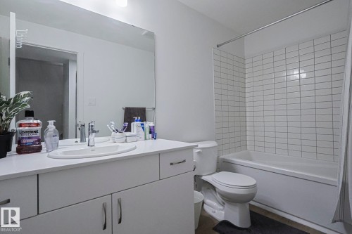 6343 King Wynd, Edmonton, AB - Indoor Photo Showing Bathroom