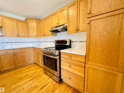 4811 152 Avenue, Edmonton, AB - Indoor Photo Showing Kitchen