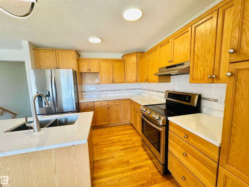 4811 152 Avenue, Edmonton, AB - Indoor Photo Showing Kitchen