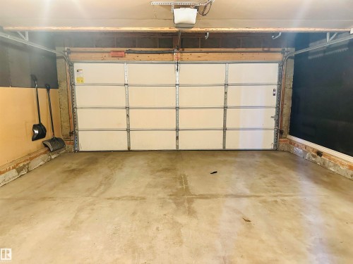 4811 152 Avenue, Edmonton, AB - Indoor Photo Showing Garage