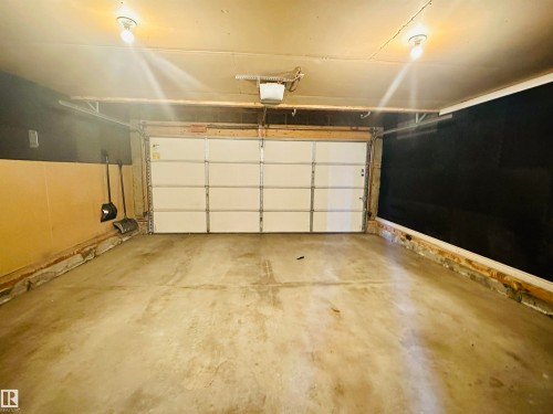 4811 152 Avenue, Edmonton, AB - Indoor Photo Showing Garage