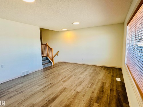 4811 152 Avenue, Edmonton, AB - Indoor Photo Showing Other Room