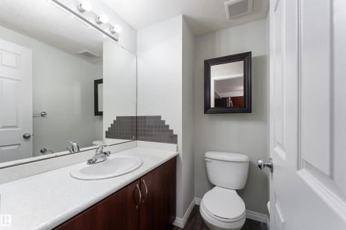 5911 8 Avenue, Edmonton, AB - Indoor Photo Showing Bathroom