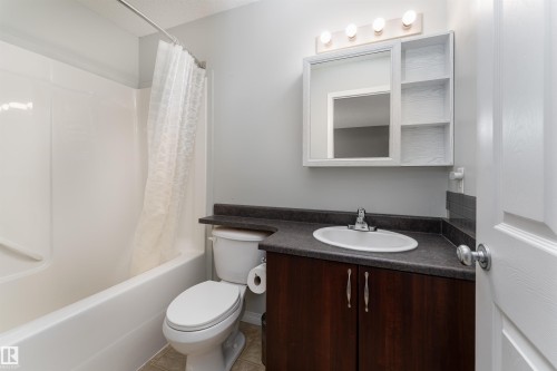 5911 8 Avenue, Edmonton, AB - Indoor Photo Showing Bathroom