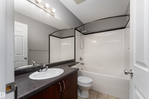4 piece bathroom - 5911 8 Avenue, Edmonton, AB - Indoor Photo Showing Bathroom