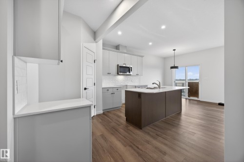 284 Lodge Pole Place, Leduc, AB - Indoor Photo Showing Kitchen With Upgraded Kitchen