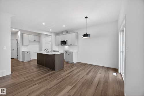 284 Lodge Pole Place, Leduc, AB - Indoor Photo Showing Kitchen