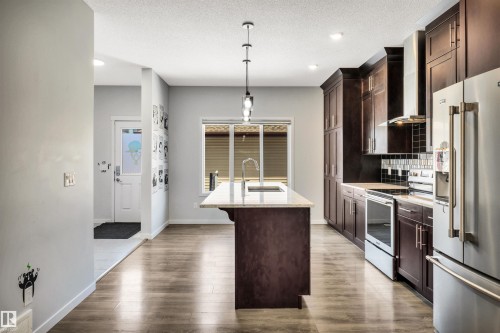 4022 Allan Crescent Sw, Edmonton, AB - Indoor Photo Showing Kitchen