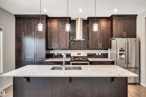 4022 Allan Crescent Sw, Edmonton, AB - Indoor Photo Showing Kitchen With Upgraded Kitchen