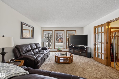 9912 162 Avenue, Edmonton, AB - Indoor Photo Showing Living Room