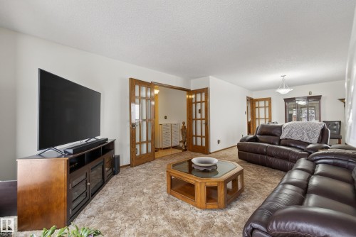 9912 162 Avenue, Edmonton, AB - Indoor Photo Showing Living Room
