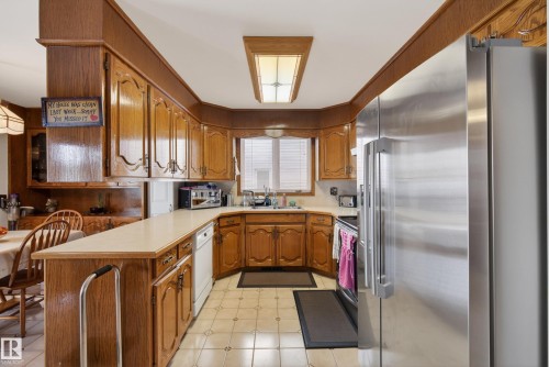 9912 162 Avenue, Edmonton, AB - Indoor Photo Showing Kitchen With Double Sink