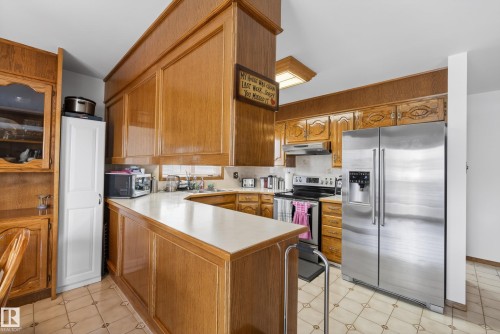 9912 162 Avenue, Edmonton, AB - Indoor Photo Showing Kitchen