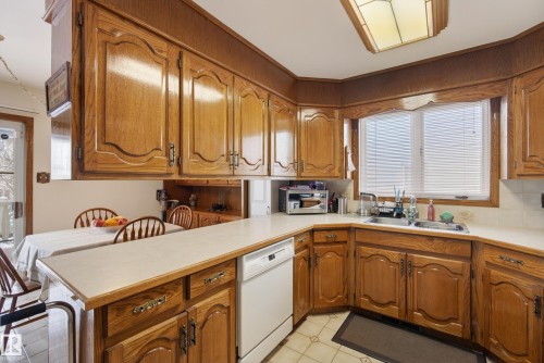 9912 162 Avenue, Edmonton, AB - Indoor Photo Showing Kitchen With Double Sink