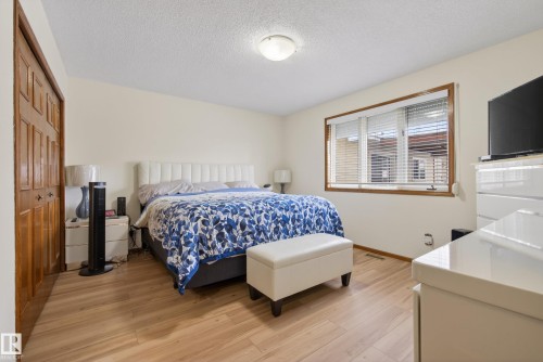 9912 162 Avenue, Edmonton, AB - Indoor Photo Showing Bedroom