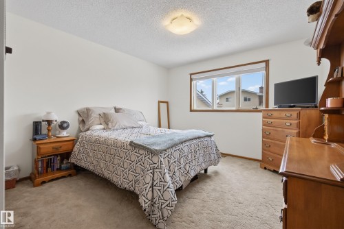 9912 162 Avenue, Edmonton, AB - Indoor Photo Showing Bedroom