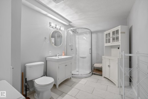 9912 162 Avenue, Edmonton, AB - Indoor Photo Showing Bathroom