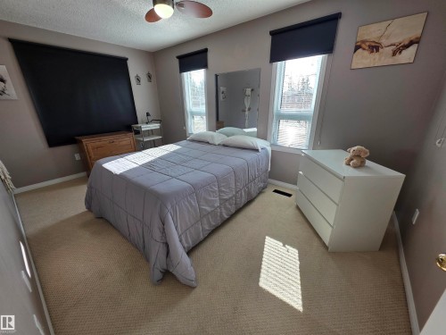 4929 53 Street, Entwistle, AB - Indoor Photo Showing Bedroom