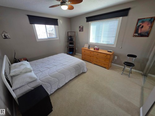 4929 53 Street, Entwistle, AB - Indoor Photo Showing Bedroom